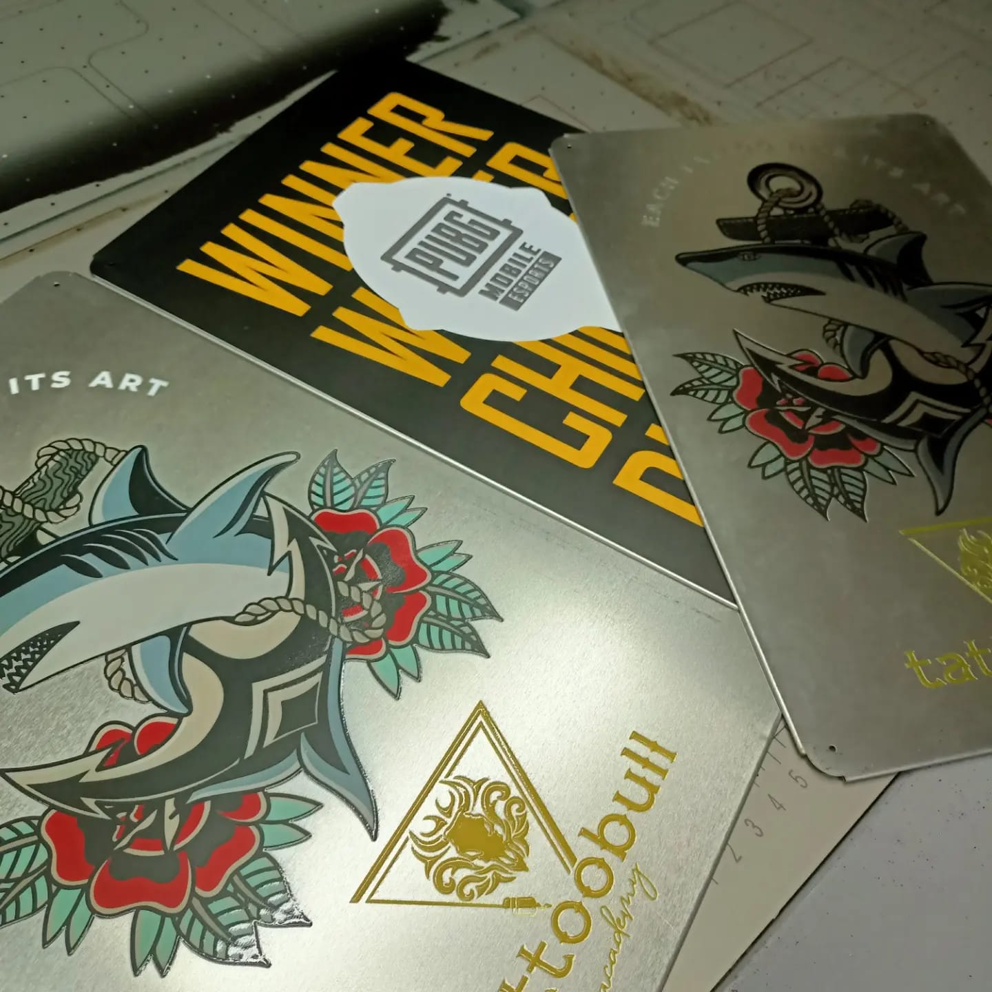 metal-uzeri-vernikli-uv-baskı metal-uzeri-vernikli-uv-baskı